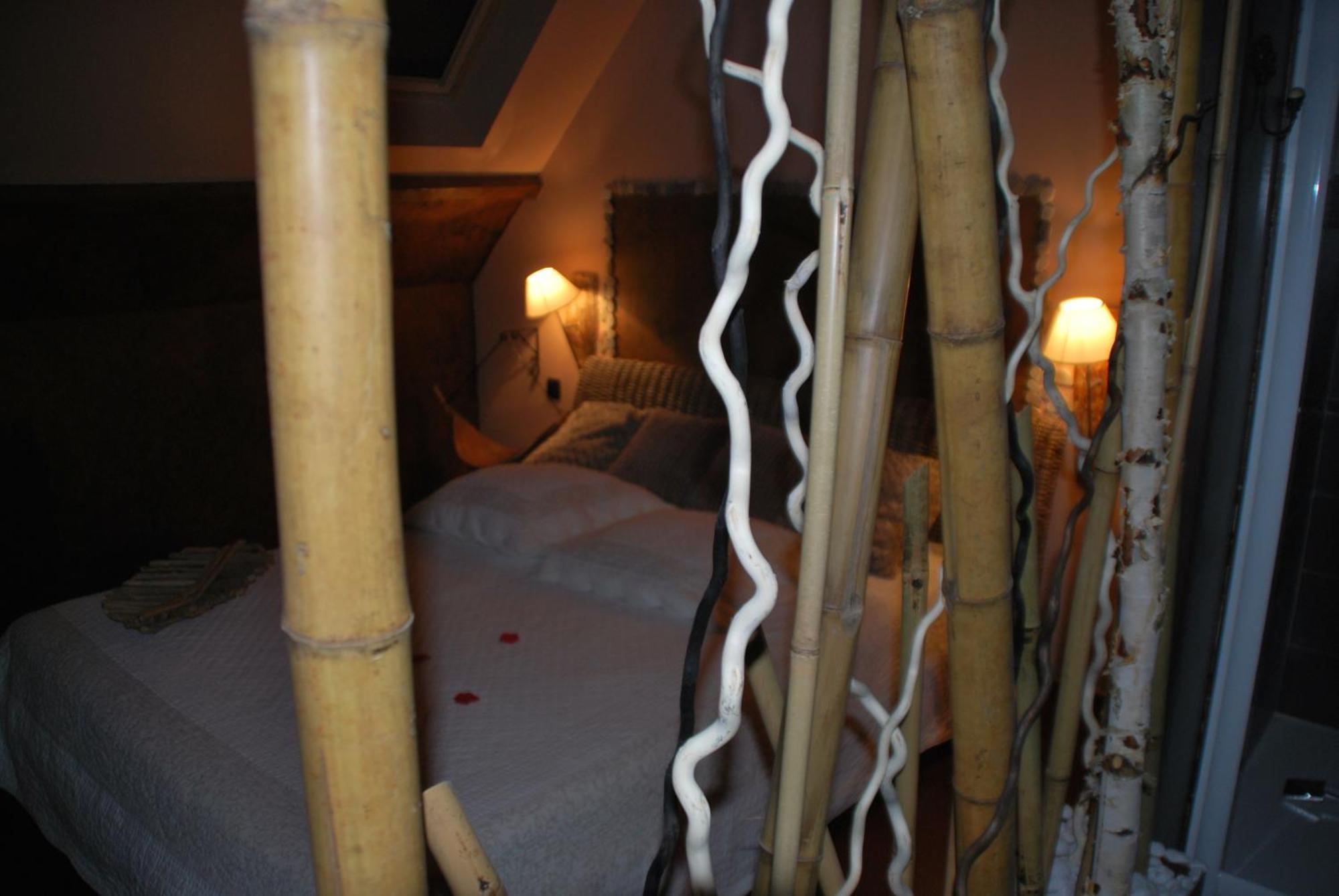 Chambres D Hotes ,Hotel ,Secret D'Une Nuit A Vicq Pres De Onnaing,Avec Piscine Habitación foto